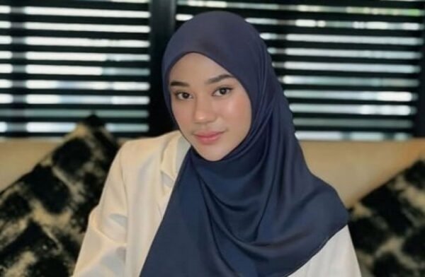 Clara Shinta 2025 Dampak Media Sosial terhadap Privasi Selebriti Clara Shinta 2025: Dampak Media Sosial terhadap Privasi Selebriti