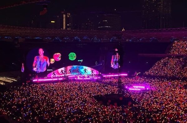 Konser Coldplay di Jakarta 2025 Dipadati 80 Ribu Penonton Konser Coldplay di Jakarta 2025 Dipadati 80 Ribu Penonton