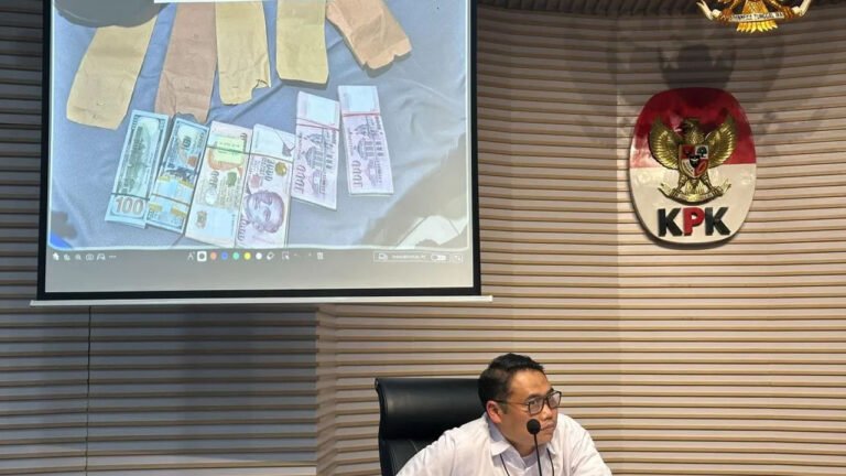 KPK Dalami Temuan Amplop untuk Usut Aliran Uang Kasus Ditjen Bea Cukai